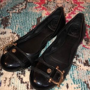 Tory Burch Flats in Black w/ buckle
